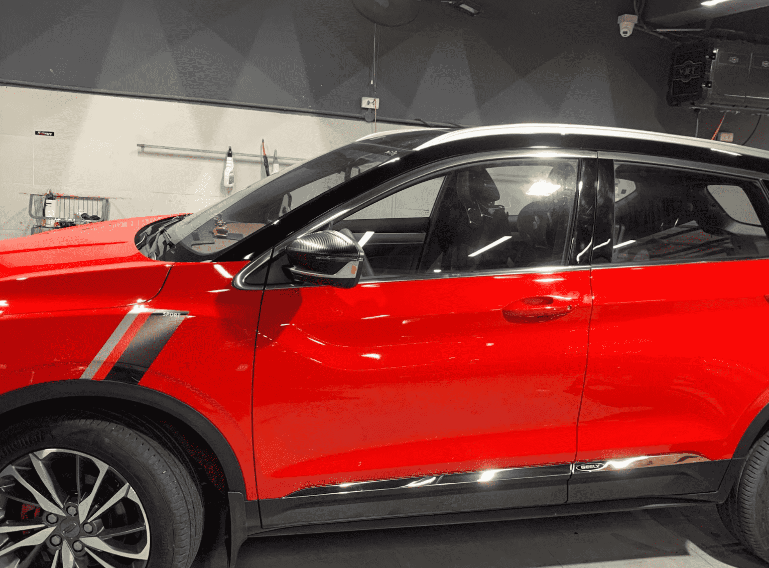 Xevaban.com ở 214 Giải Phóng là đơn vị chuyên cung cấp phụ kiện oto, đồ chơi oto, phụ kiện geely coolray, đồ chơi geely coolray, xevaban, 214 giải phóng, nẹp crom geely coolray, viền trang trí quanh xe geely coolray, nẹp trang trí quanh xe geely coolray, nẹp trang trí thân xe geely coolray.